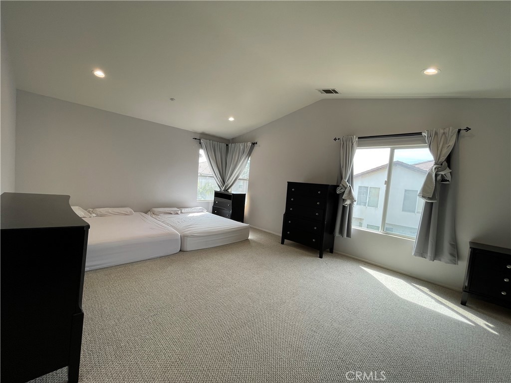 563 Robins Place