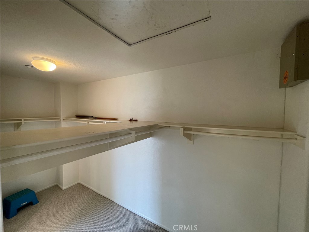 563 Robins Place