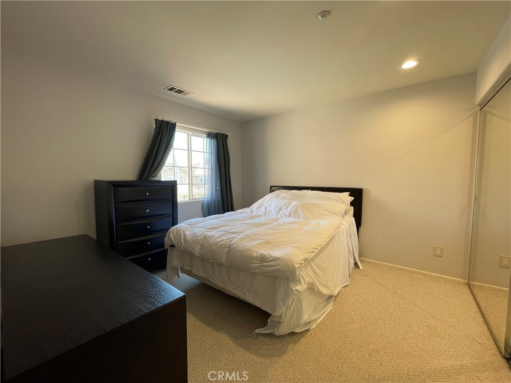 563 Robins Place