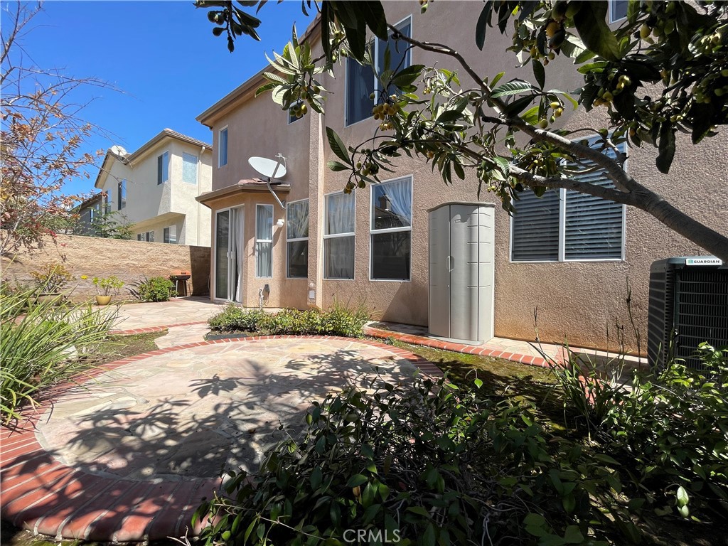 563 Robins Place