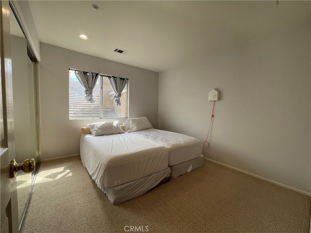 563 Robins Place