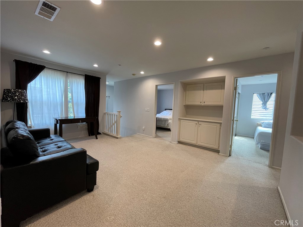 563 Robins Place