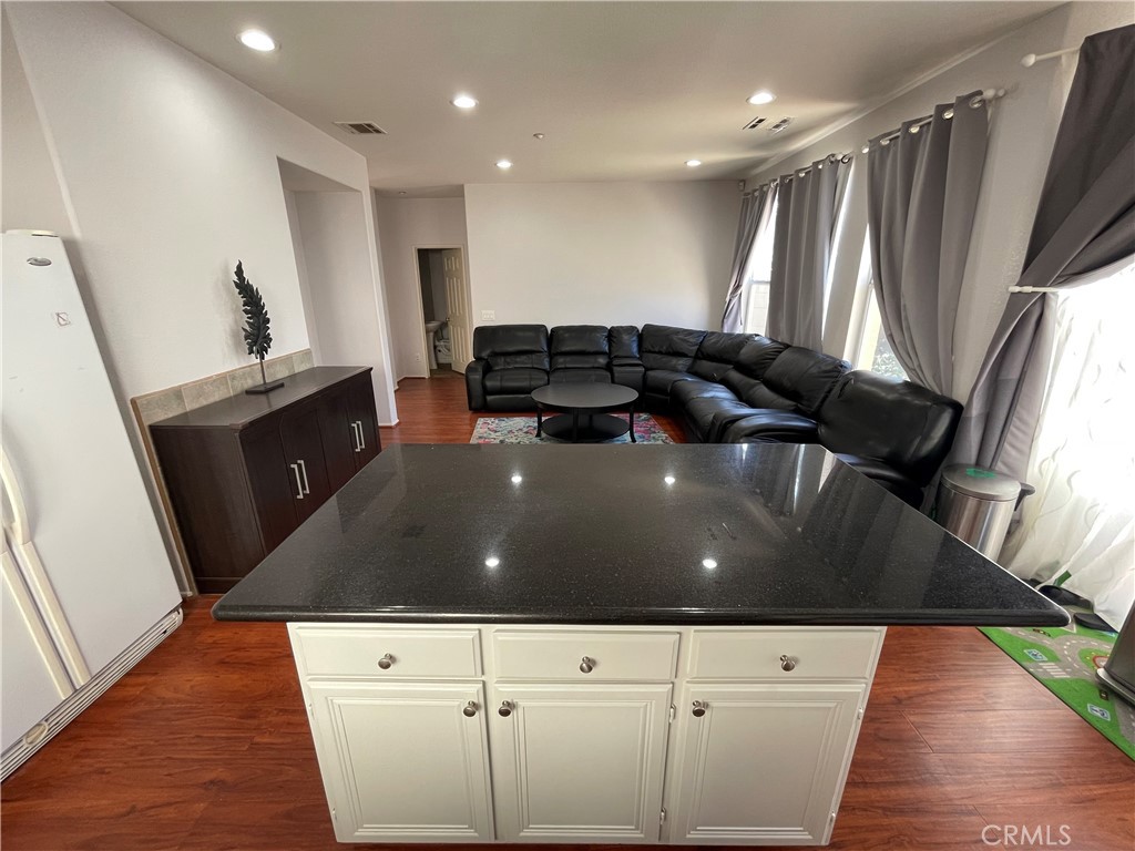 563 Robins Place
