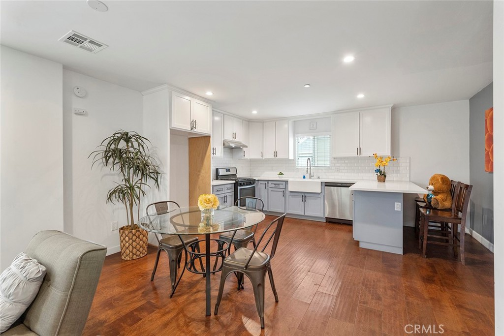 1466 W 49th Street