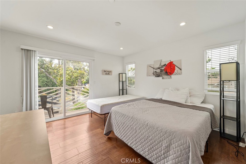 1466 W 49th Street