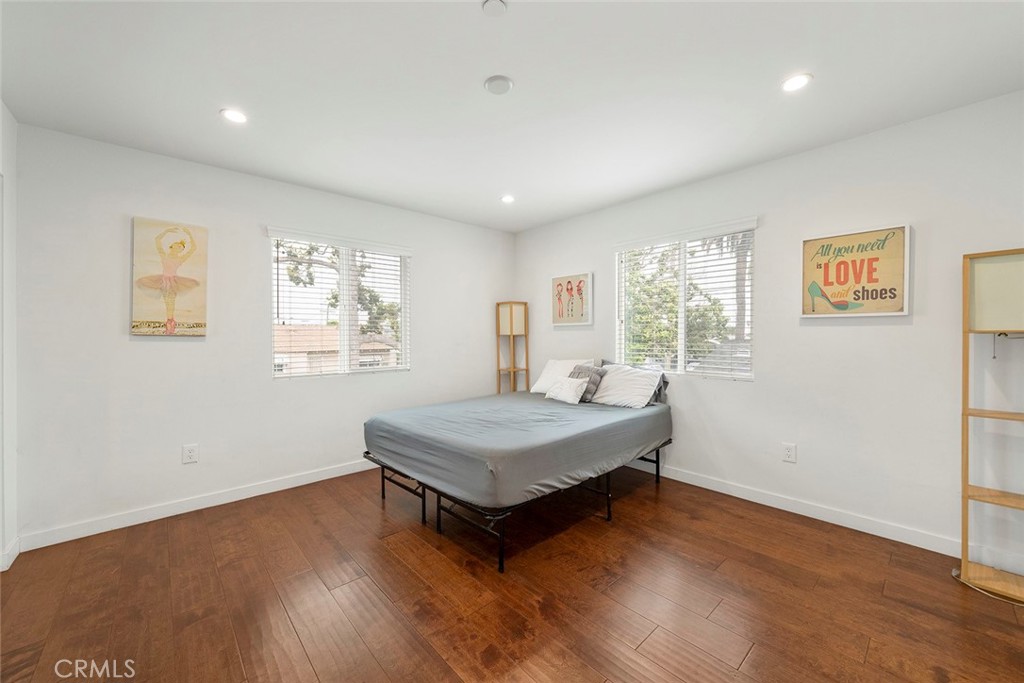 1466 W 49th Street
