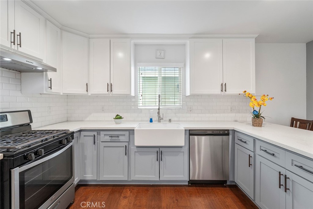 1466 W 49th Street