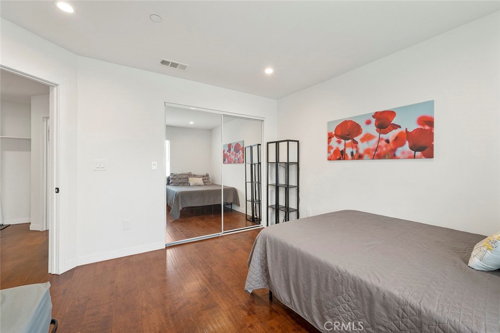 1466 W 49th Street