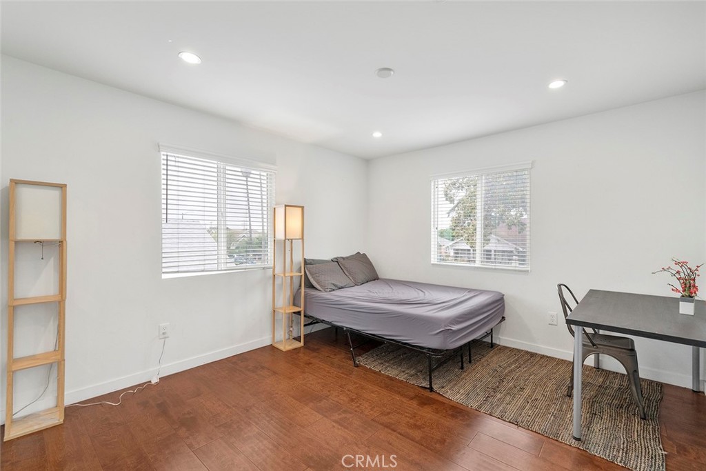 1466 W 49th Street