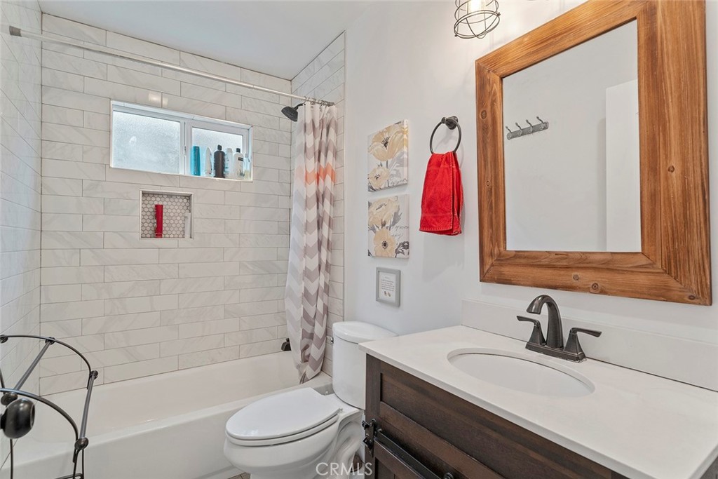 1466 W 49th Street