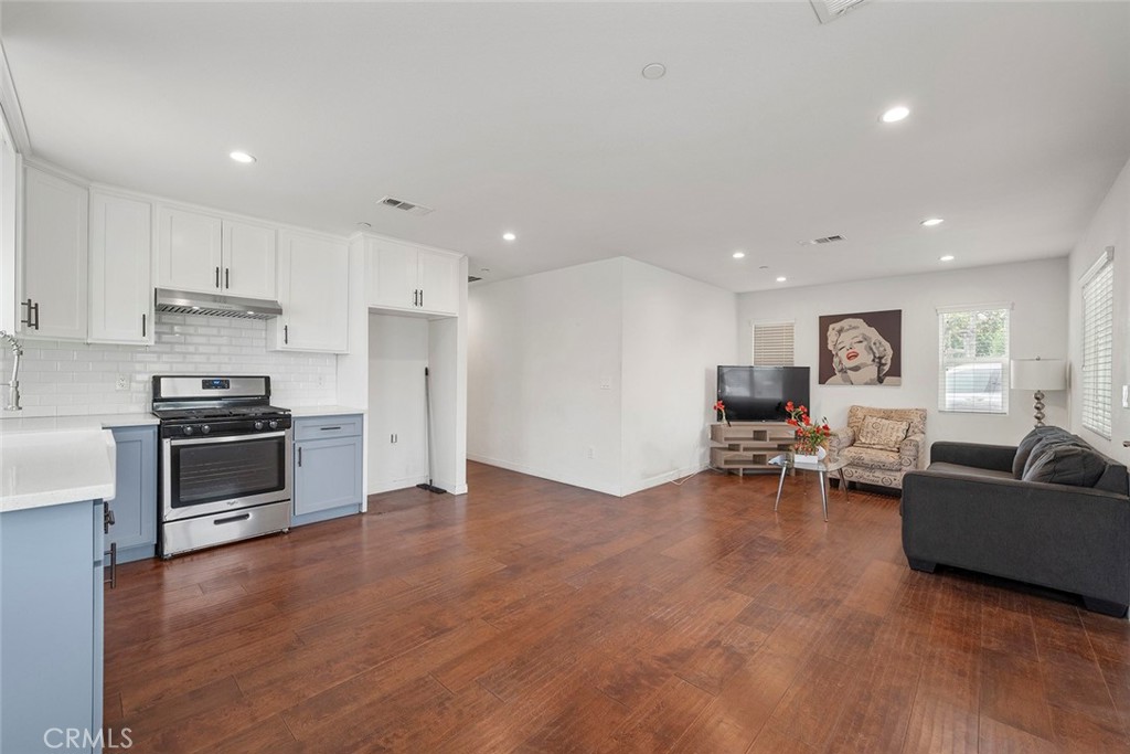 1466 W 49th Street