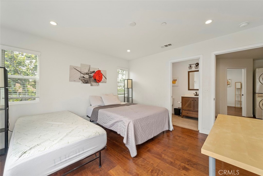 1466 W 49th Street