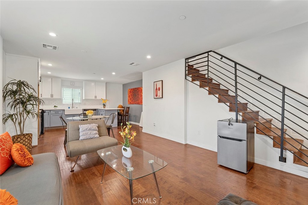 1466 W 49th Street