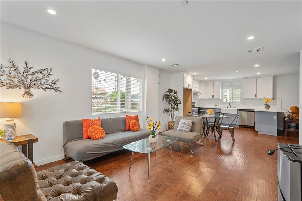 1466 W 49th Street