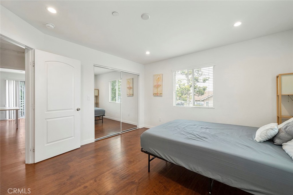 1466 W 49th Street