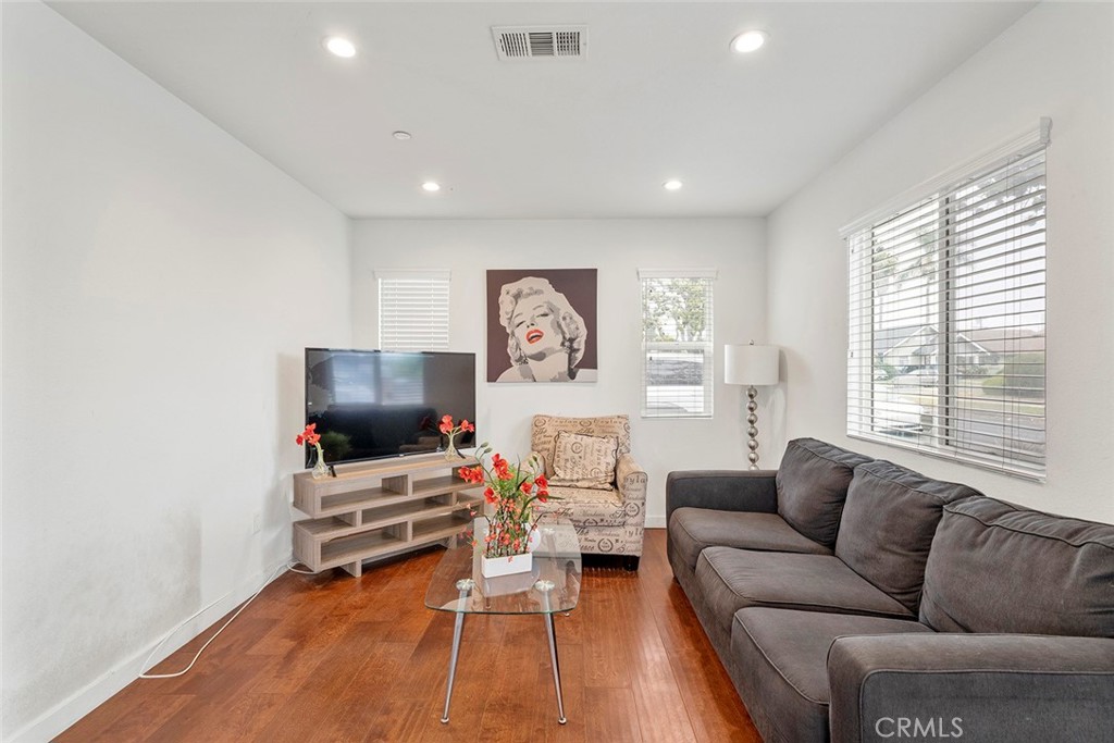 1466 W 49th Street