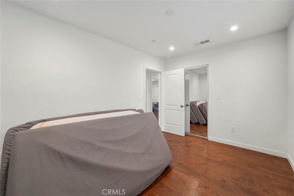 1466 W 49th Street