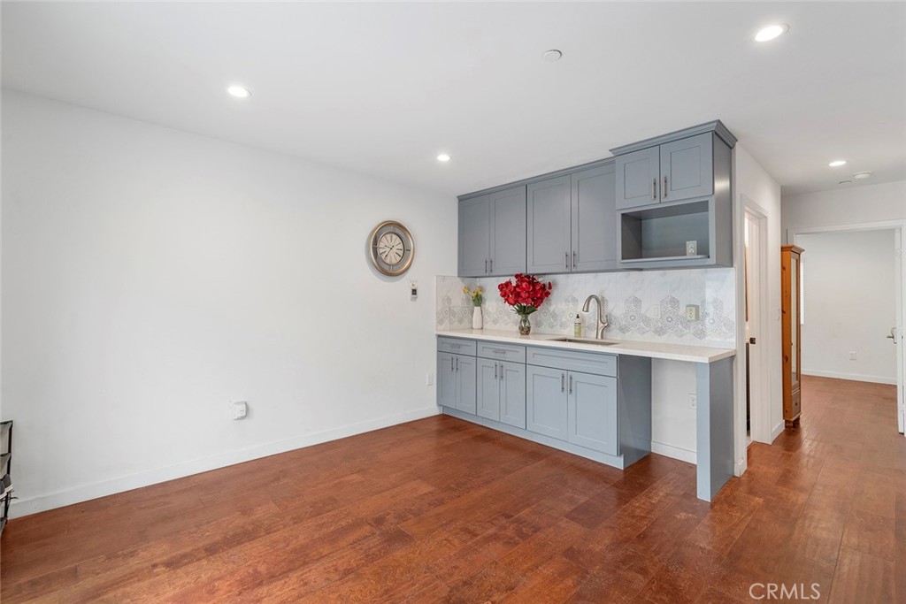 1466 W 49th Street
