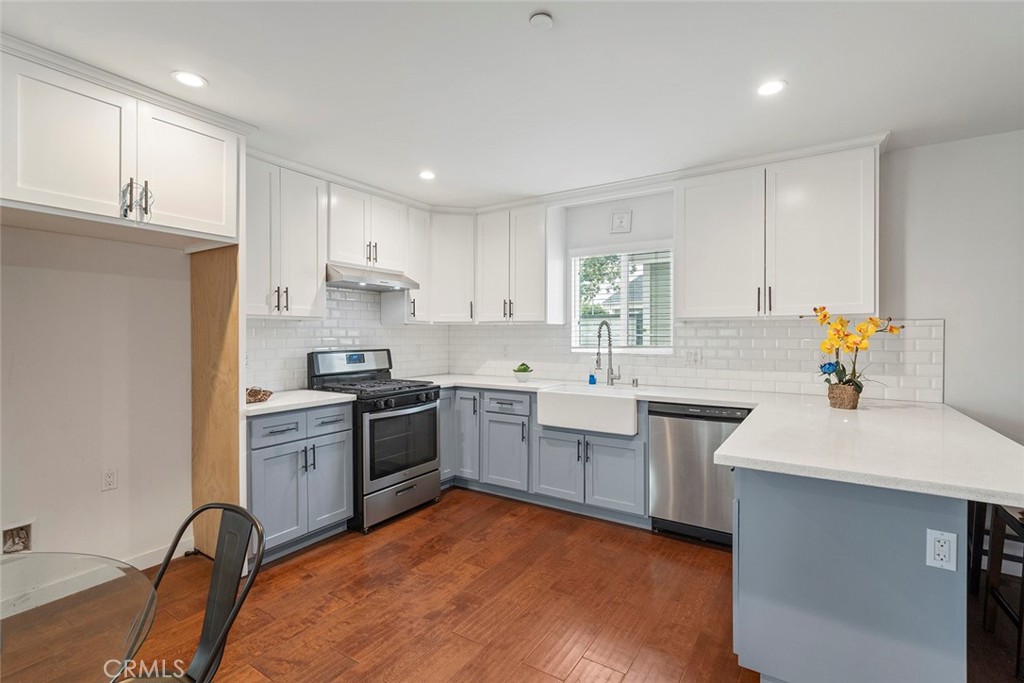 1466 W 49th Street