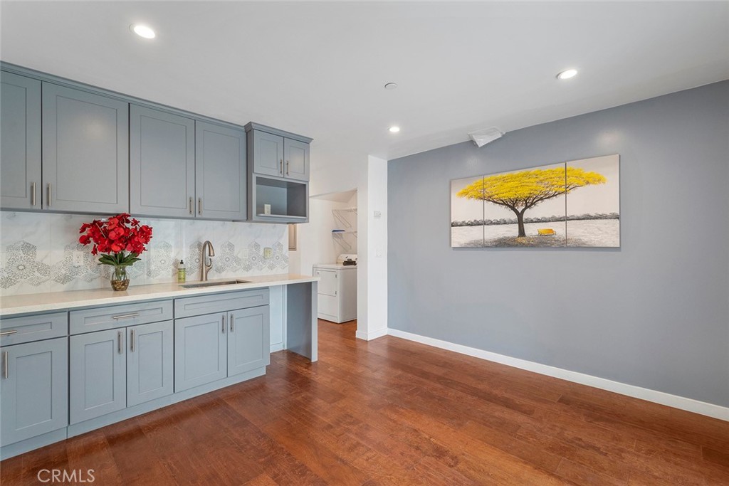 1466 W 49th Street