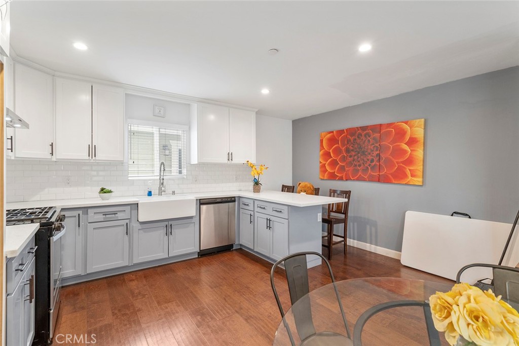1466 W 49th Street