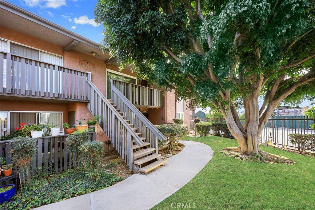 23302 Marigold Avenue Y202