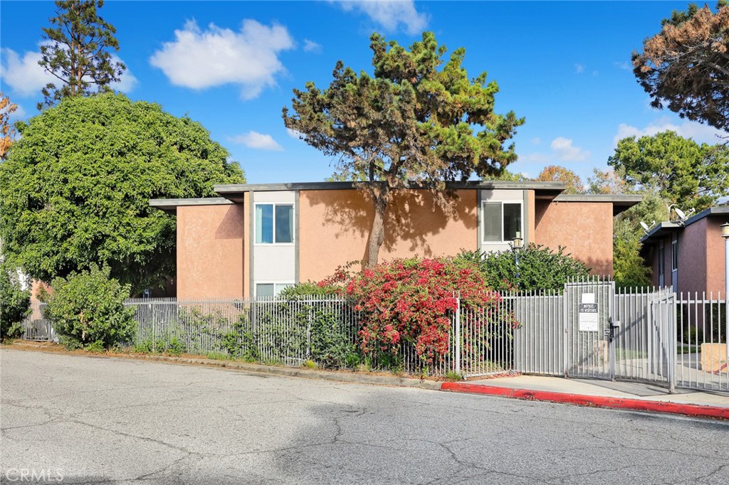 23302 Marigold Avenue Y202