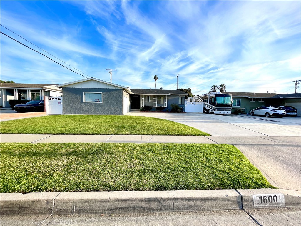 1600 W Woodcrest Avenue