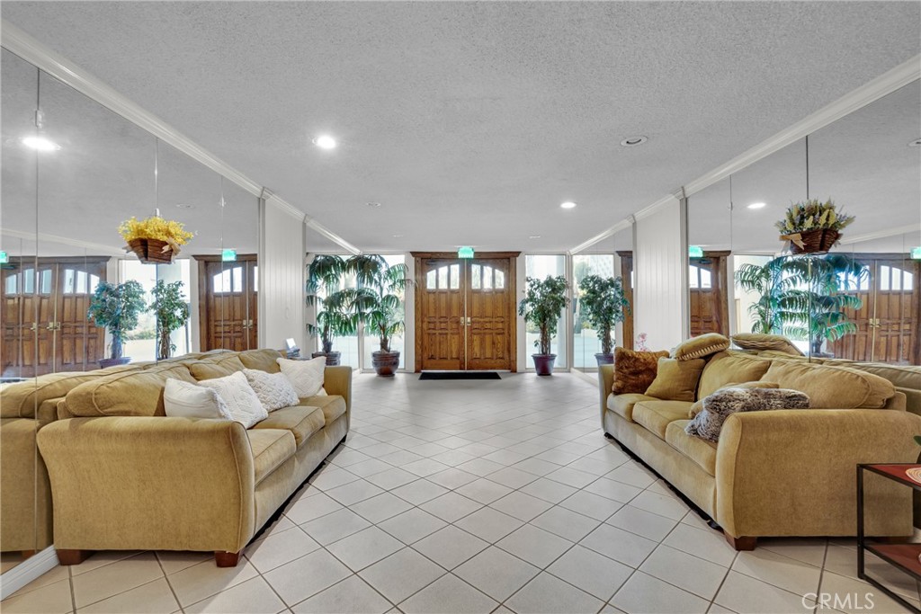 6150 Buckingham Pkwy 202