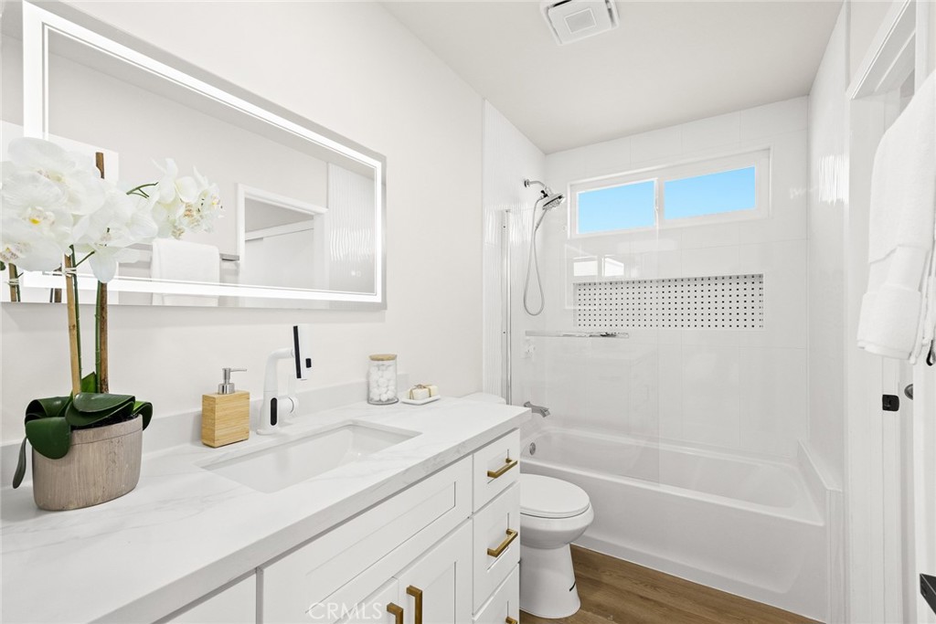 16011 La Monde Street