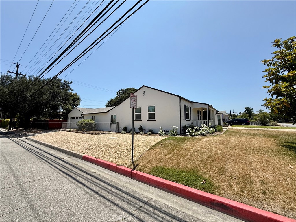 352 E Newman Avenue