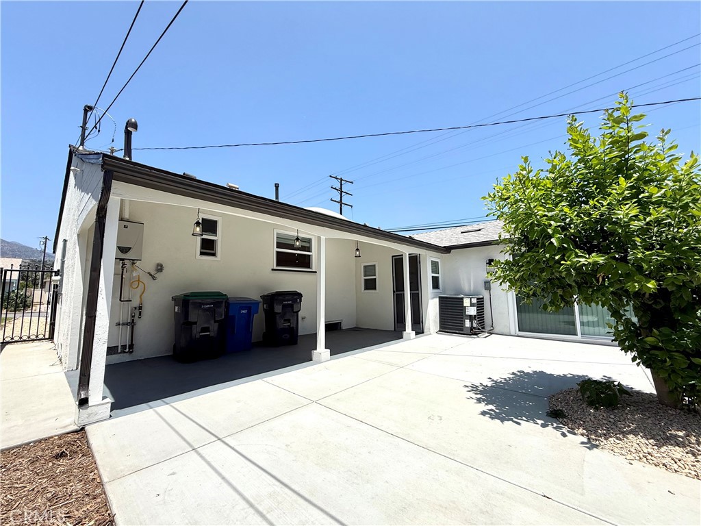 352 E Newman Avenue