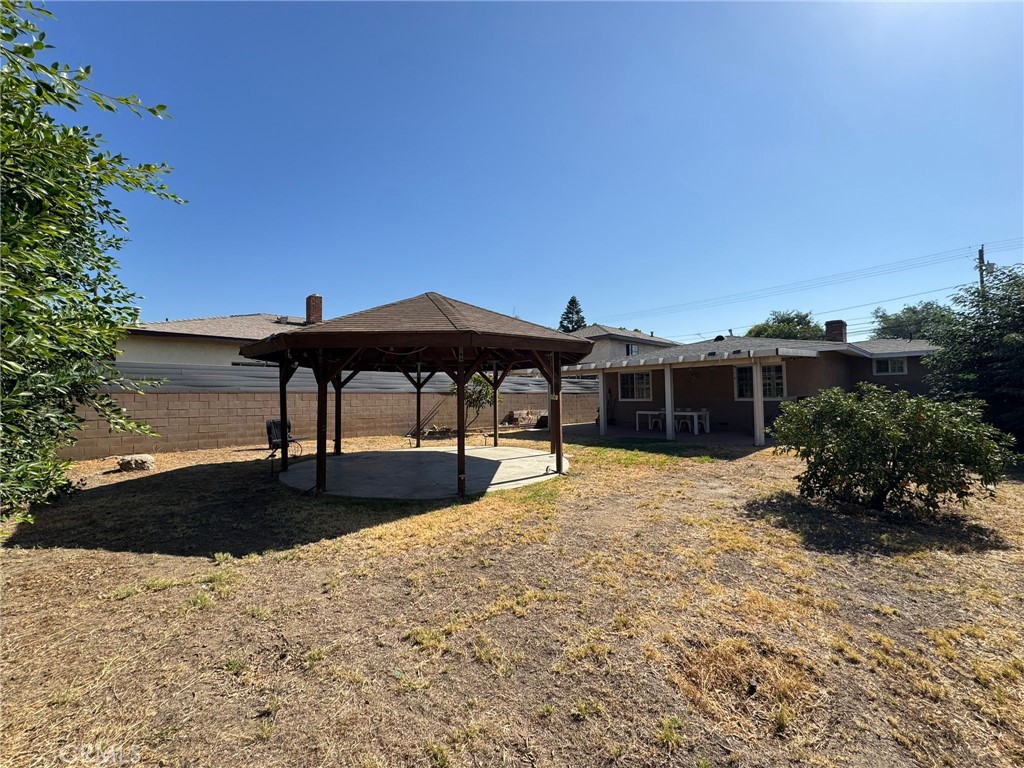 165 N Pasadena Avenue