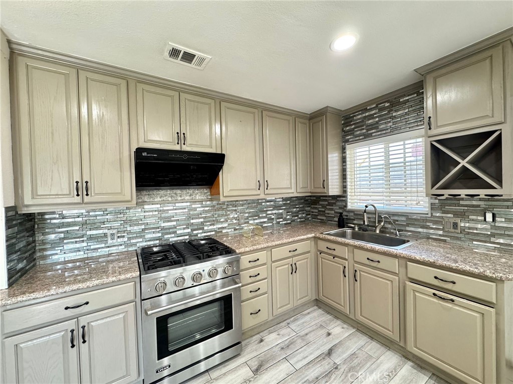 165 N Pasadena Avenue