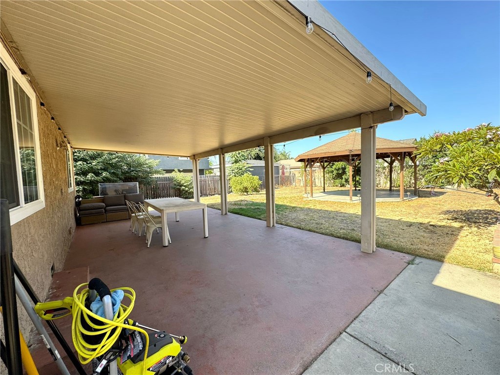 165 N Pasadena Avenue