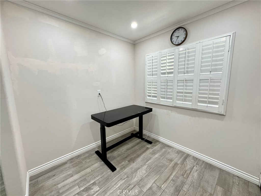 165 N Pasadena Avenue