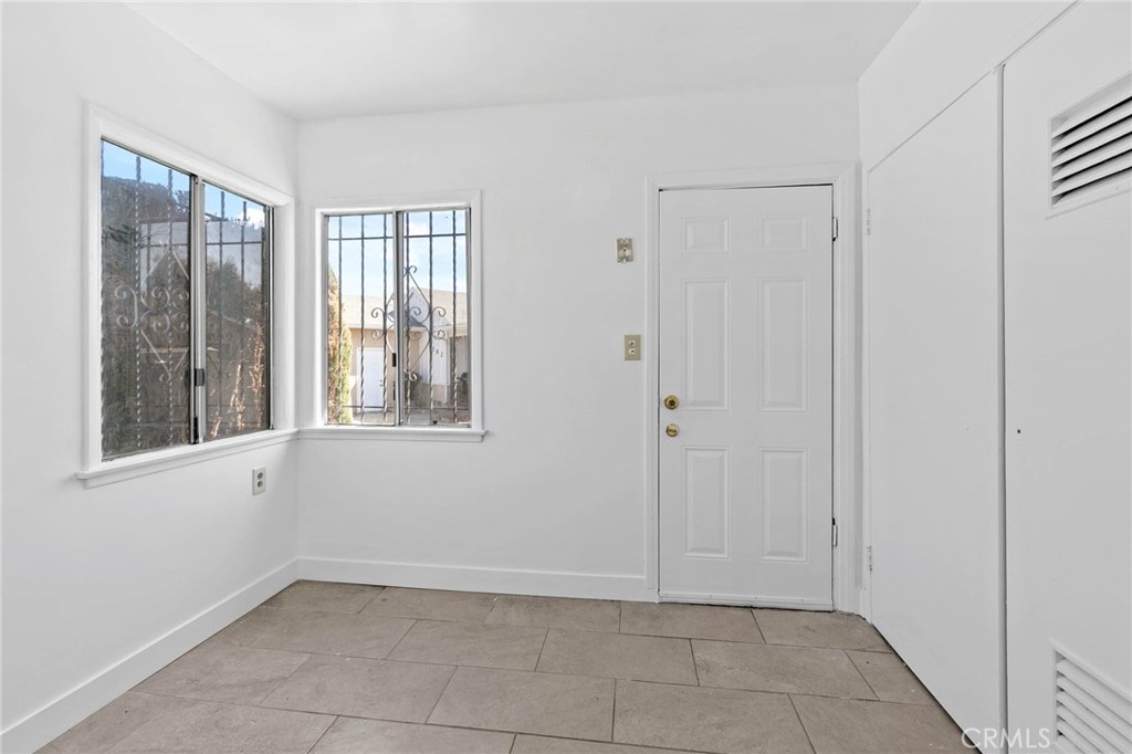 15834 S Visalia Avenue