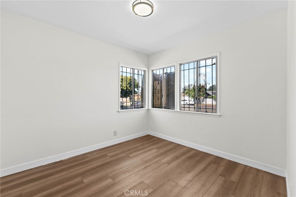 15834 S Visalia Avenue