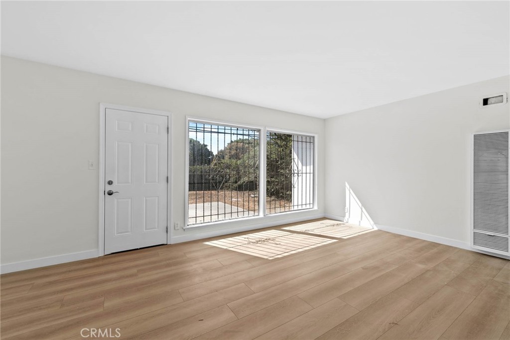 15834 S Visalia Avenue