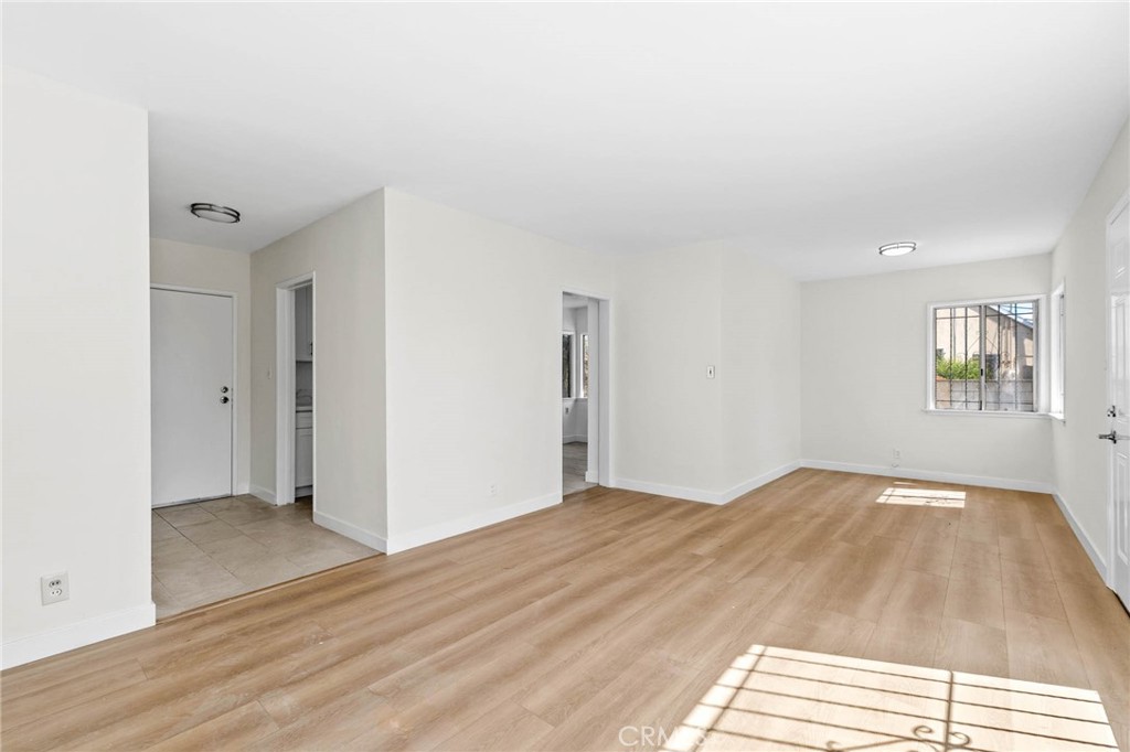 15834 S Visalia Avenue