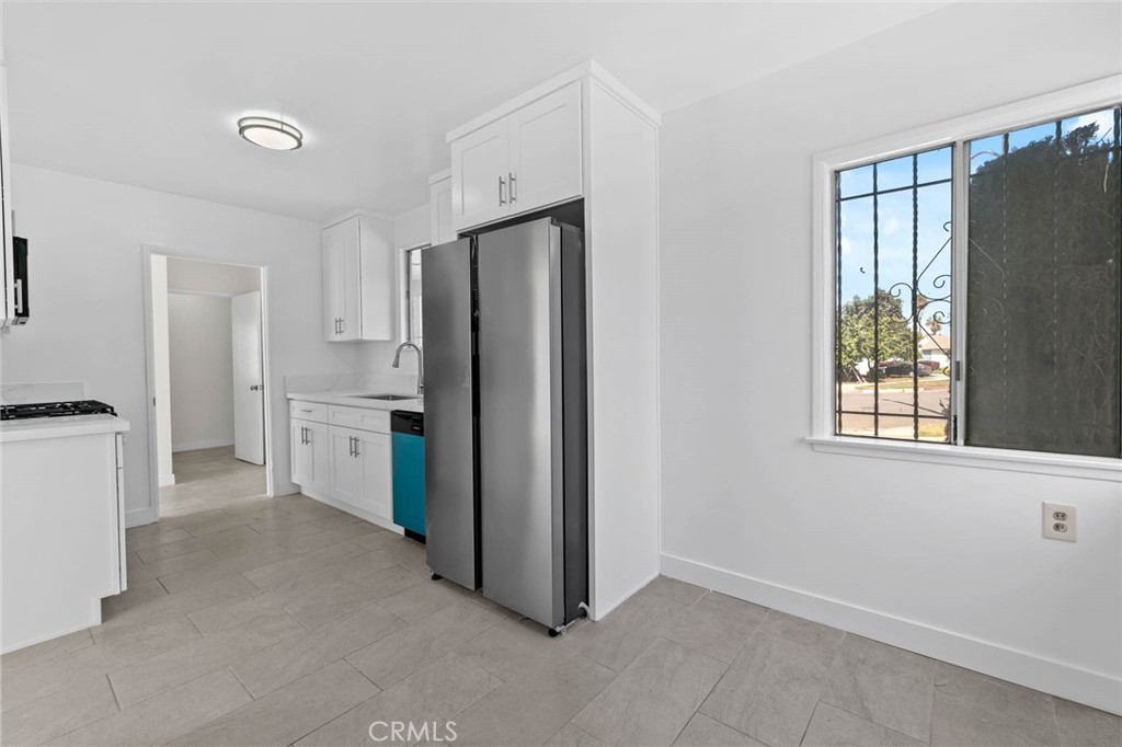 15834 S Visalia Avenue