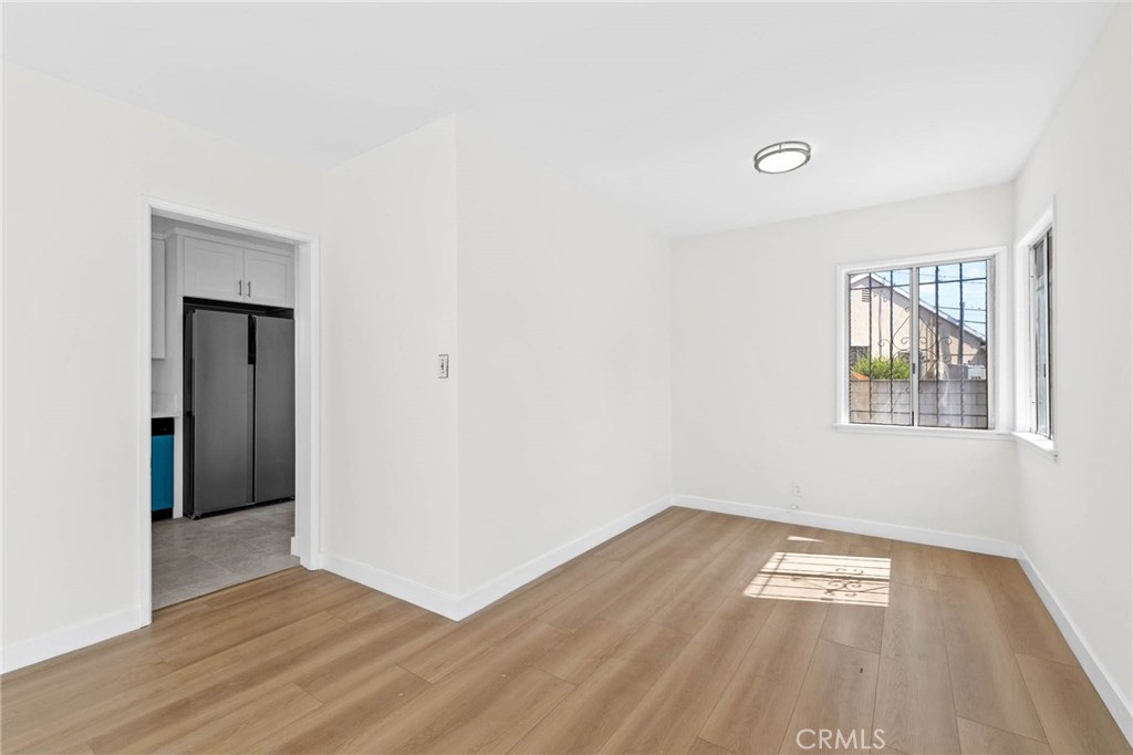 15834 S Visalia Avenue