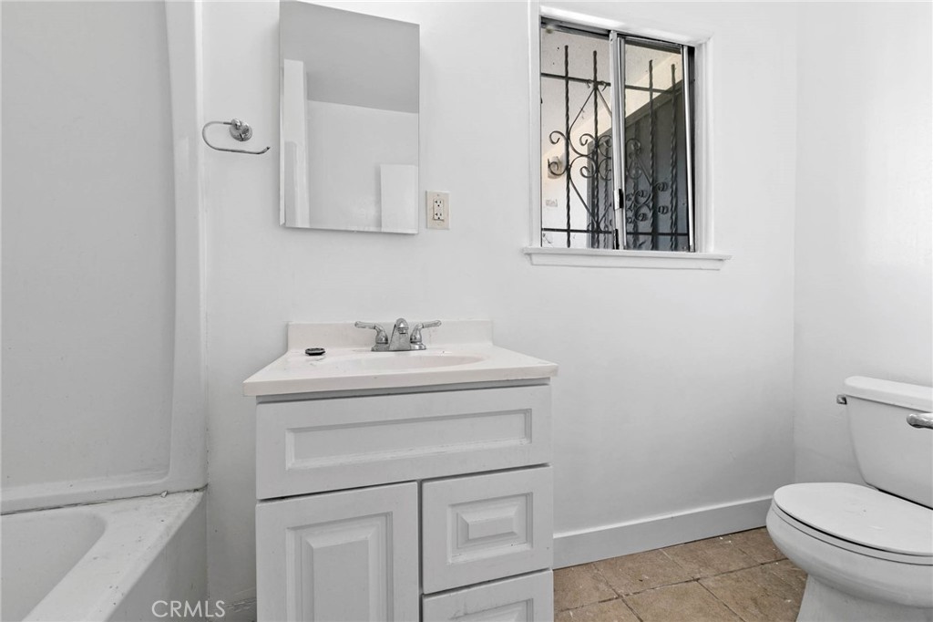 15834 S Visalia Avenue