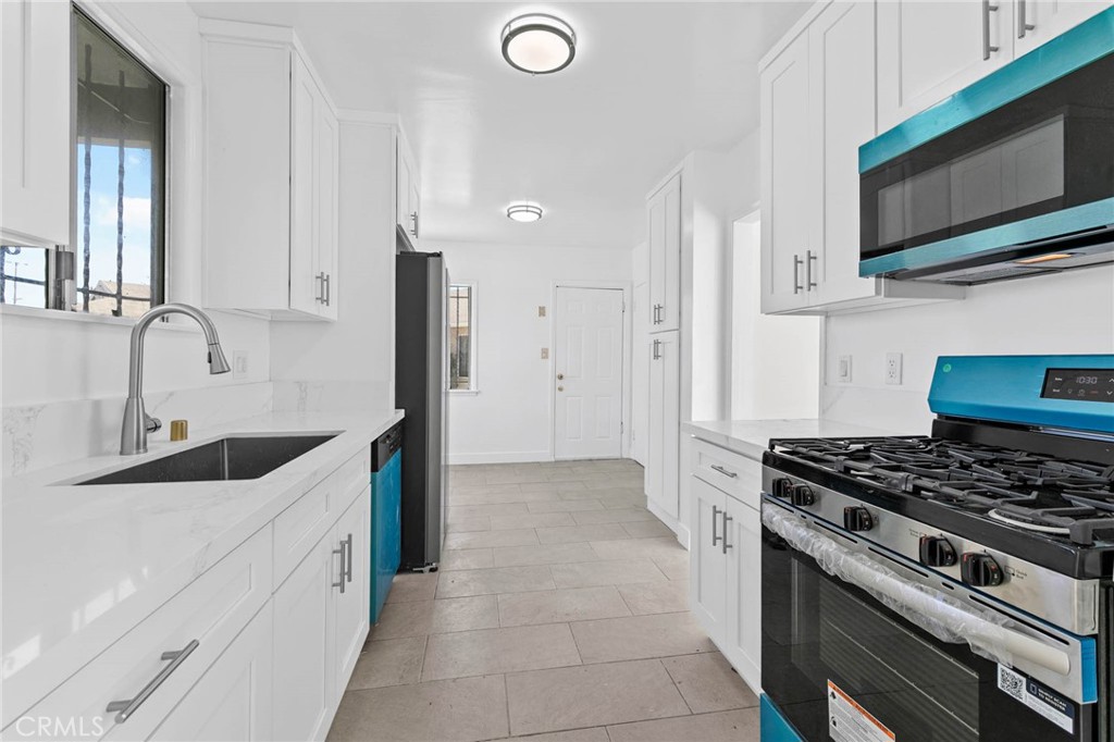 15834 S Visalia Avenue