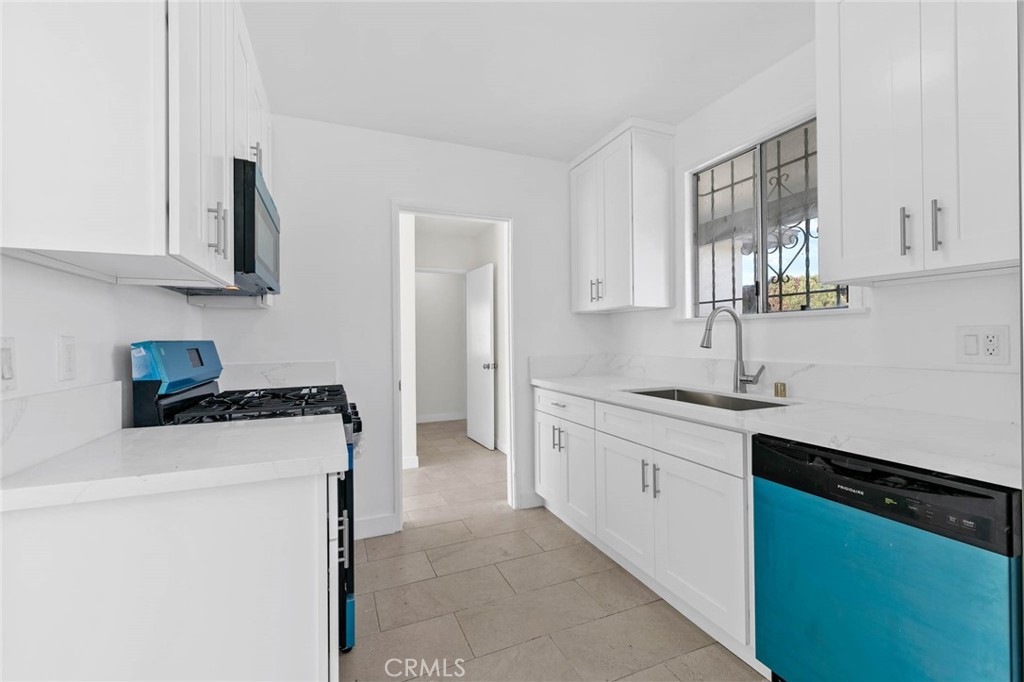 15834 S Visalia Avenue