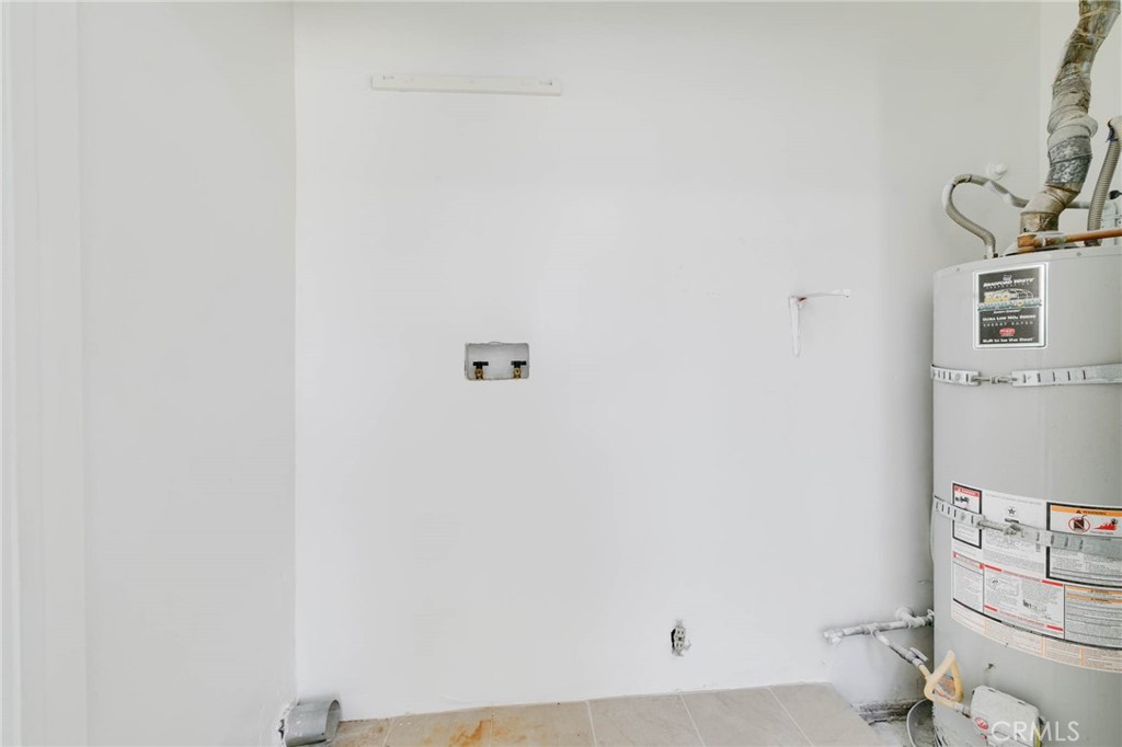 15834 S Visalia Avenue