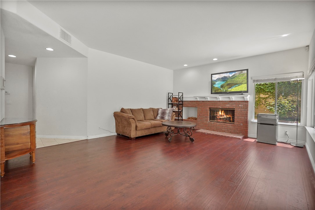 2367 Ridgeview Avenue