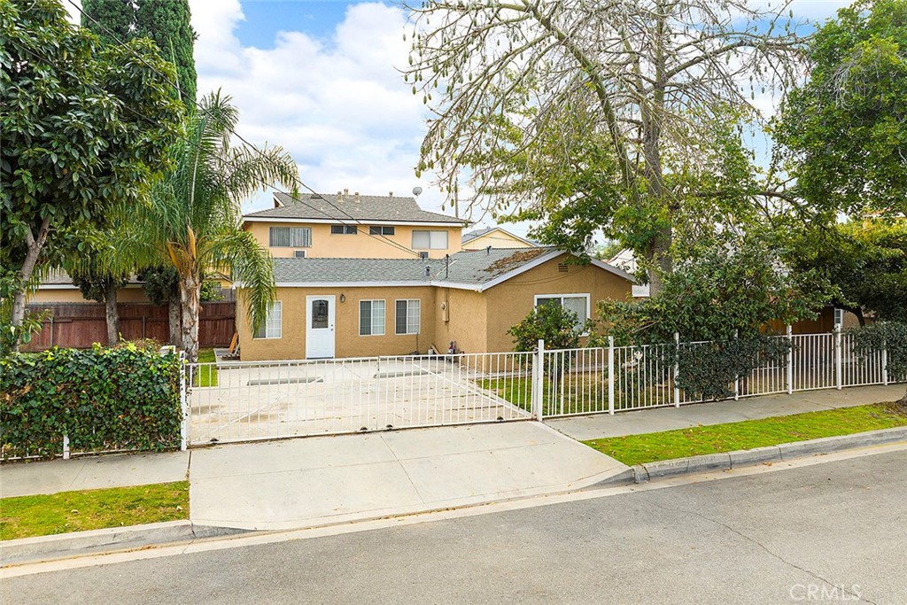 414 E Saxon Avenue