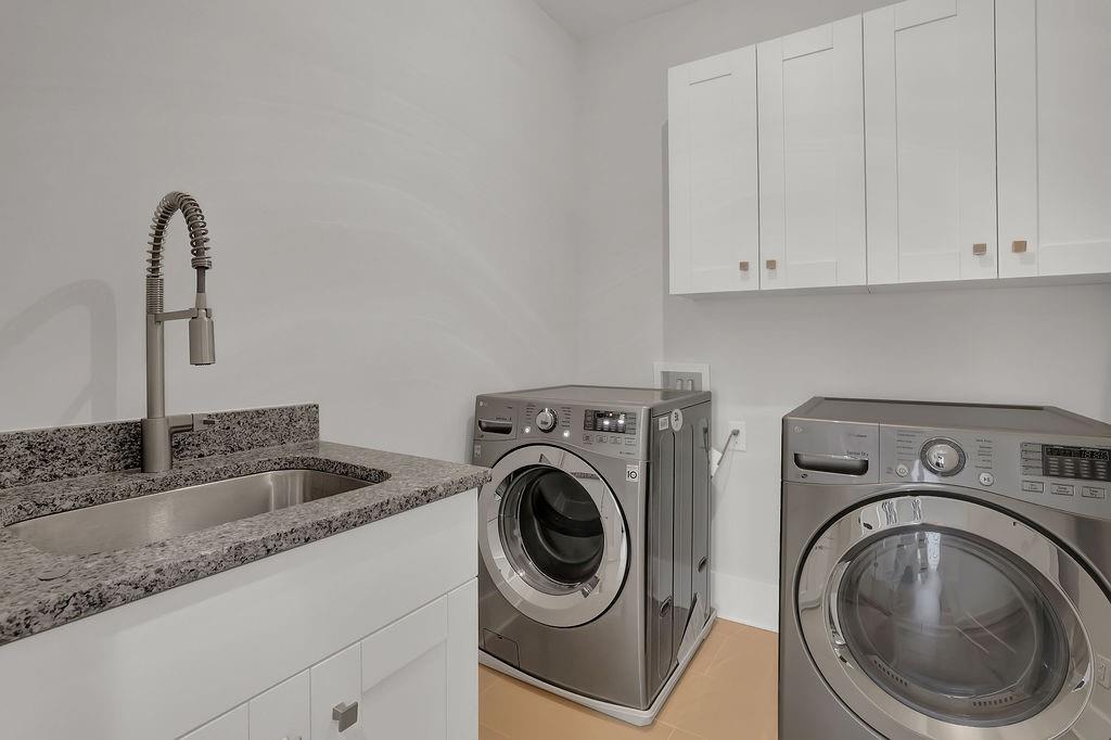 1126 Blackshear Drive