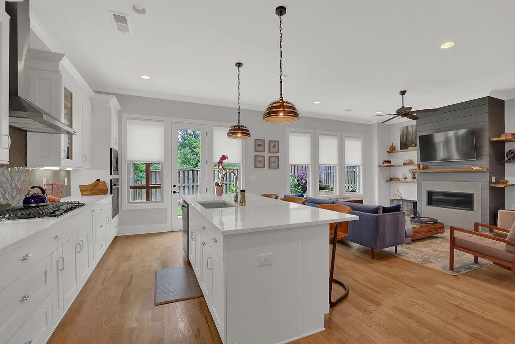 1126 Blackshear Drive